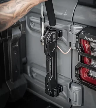 Řada FURY Awaken – Závorka s vlajkovým stožárem 