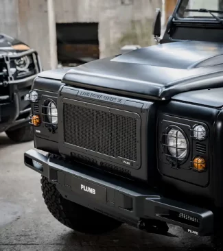 PLUMB přední maska — 76. výročí