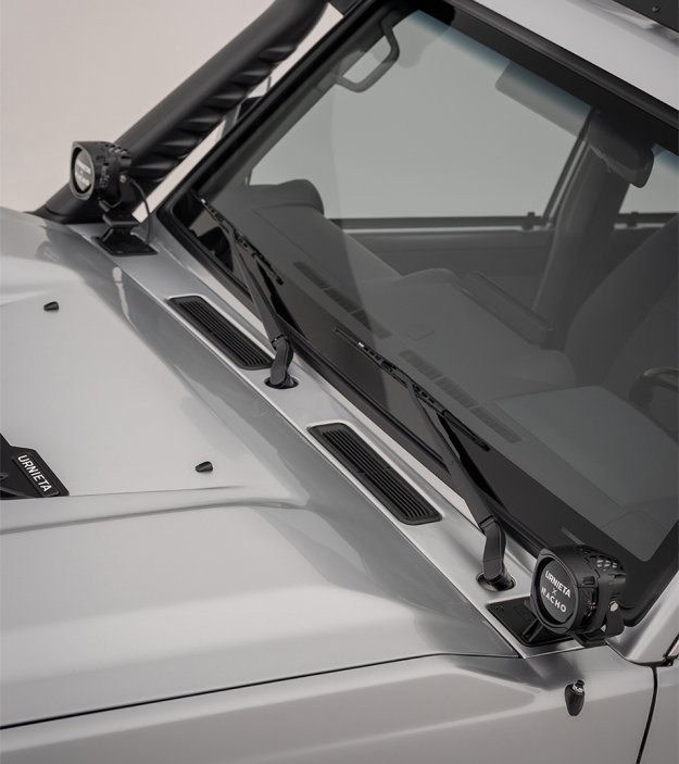 URNIETA Windshield Light Mount System For LC70 